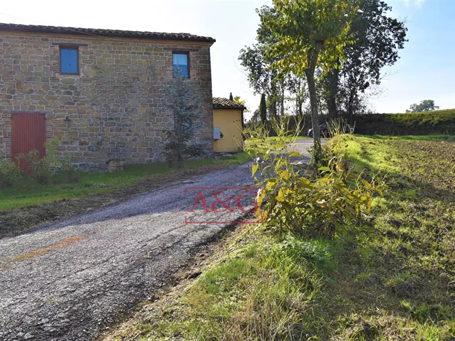 Immagine 42 di Rustico / casale in vendita  in C.DA VALLE a Gualdo