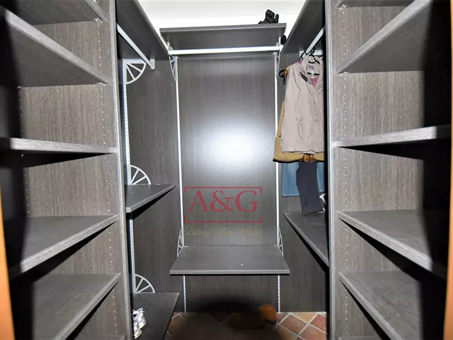 Immagine 35 di Rustico / casale in vendita  in C.DA VALLE a Gualdo