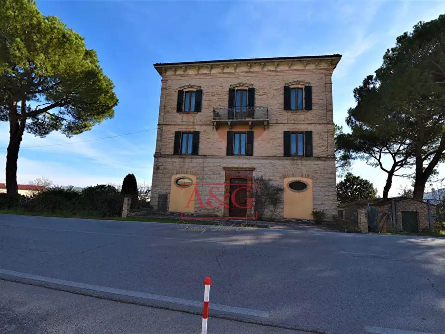 Immagine 1 di Villa in vendita  in Via Tenna 4 a Magliano Di Tenna