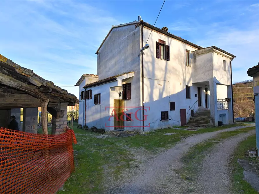 Immagine 1 di Casa indipendente in vendita  in Contrada Schito a Sarnano