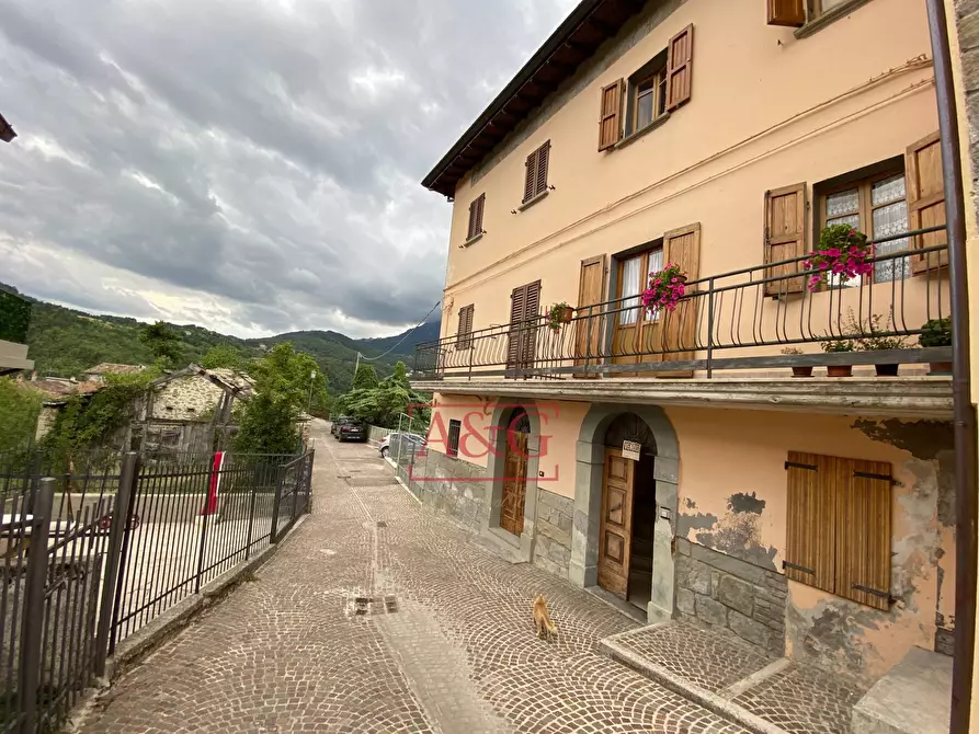 Immagine 2 di Casa indipendente in vendita  in Località Piano a Montegallo