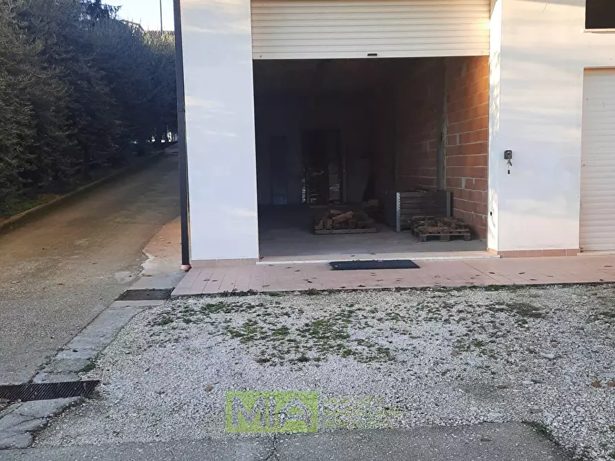 Immagine 1 di Box auto in affitto  in via Magellano a Altidona