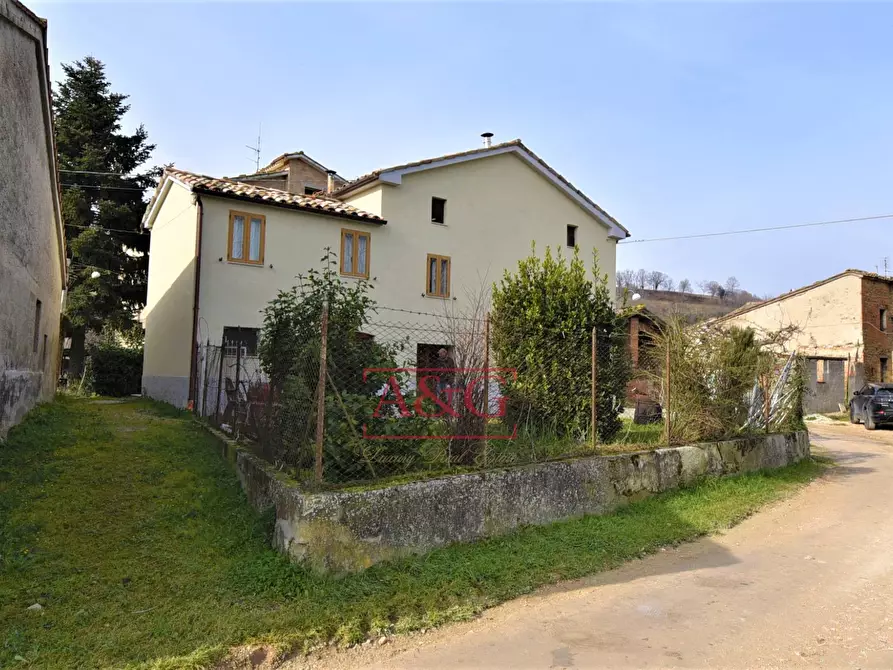 Immagine 1 di Casa indipendente in vendita  in Località Villa Cese a Amandola