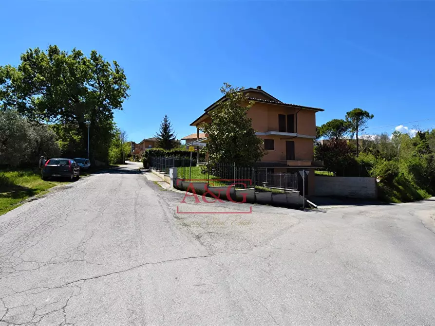 Immagine 41 di Villa in vendita  in Via Della Pace a Falerone