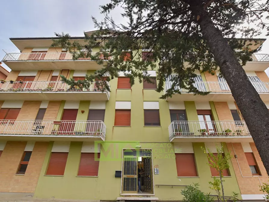 Immagine 1 di Appartamento in vendita  in Via Aldo Moro 22 a Amandola