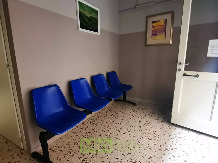 Immagine 4 di Locale commerciale in affitto  in via Roma 4 a Carassai