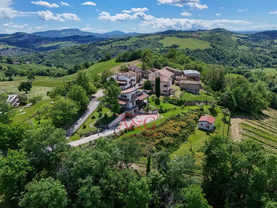 Immagine 1 di Villa in vendita  in c.da Picarelli 285 a Sarnano