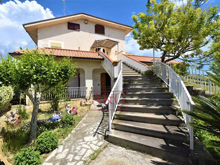 Immagine 1 di Villa in vendita  in Contrada Spiagge 12 a Monteprandone