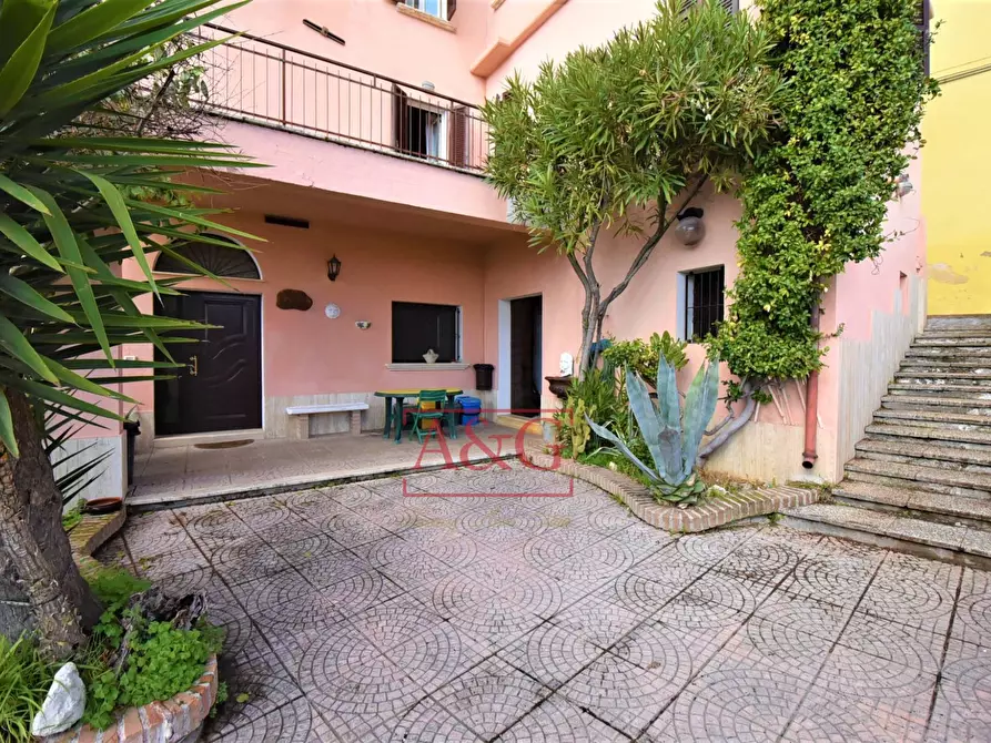Immagine 3 di Casa semindipendente in vendita  in Via Cavour 3 a Colli Del Tronto