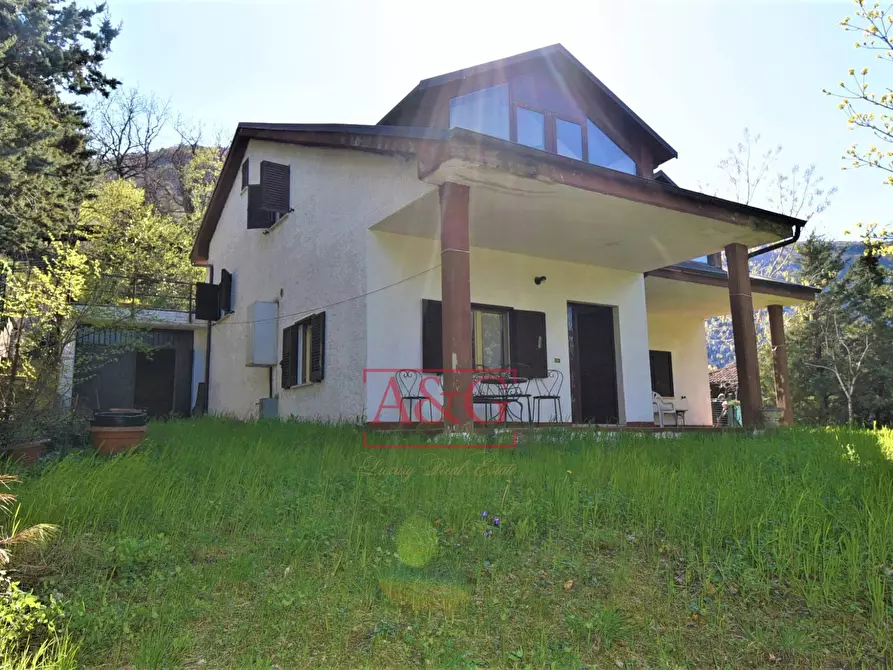 Immagine 2 di Casa semindipendente in vendita  in Contrada San Liberato SNC a San Ginesio