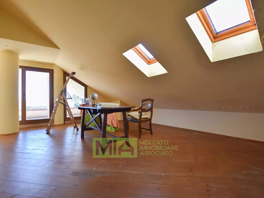 Immagine 45 di Appartamento in vendita  in Villa Rustici a Amandola