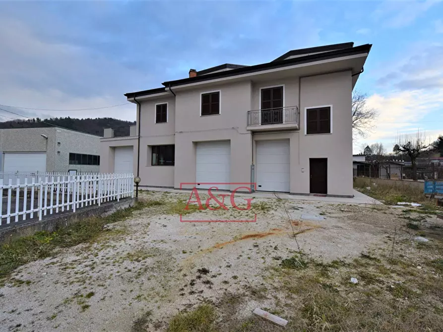 Immagine 2 di Villa in vendita  in Contrada pian di contro a Amandola
