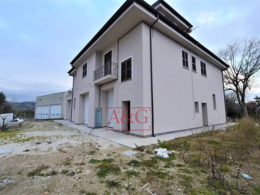 Immagine 3 di Villa in vendita  in Contrada pian di contro a Amandola
