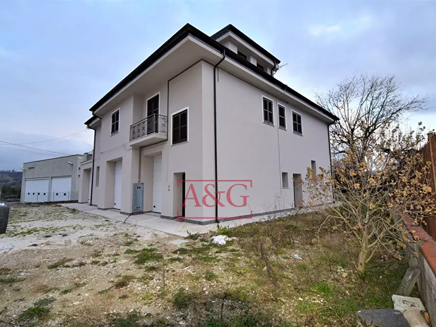 Immagine 4 di Villa in vendita  in Contrada pian di contro a Amandola