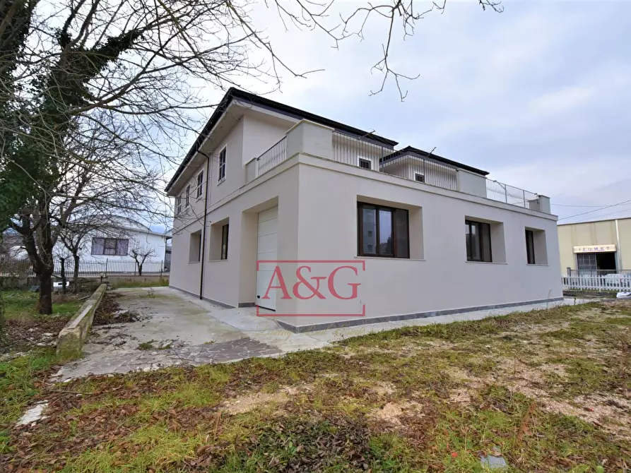Immagine 7 di Villa in vendita  in Contrada pian di contro a Amandola