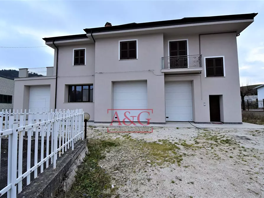 Immagine 1 di Villa in vendita  in Contrada pian di contro a Amandola