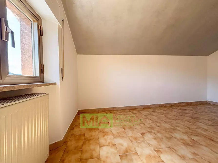 Immagine 21 di Attico in vendita  in Via Mantegna a Comunanza