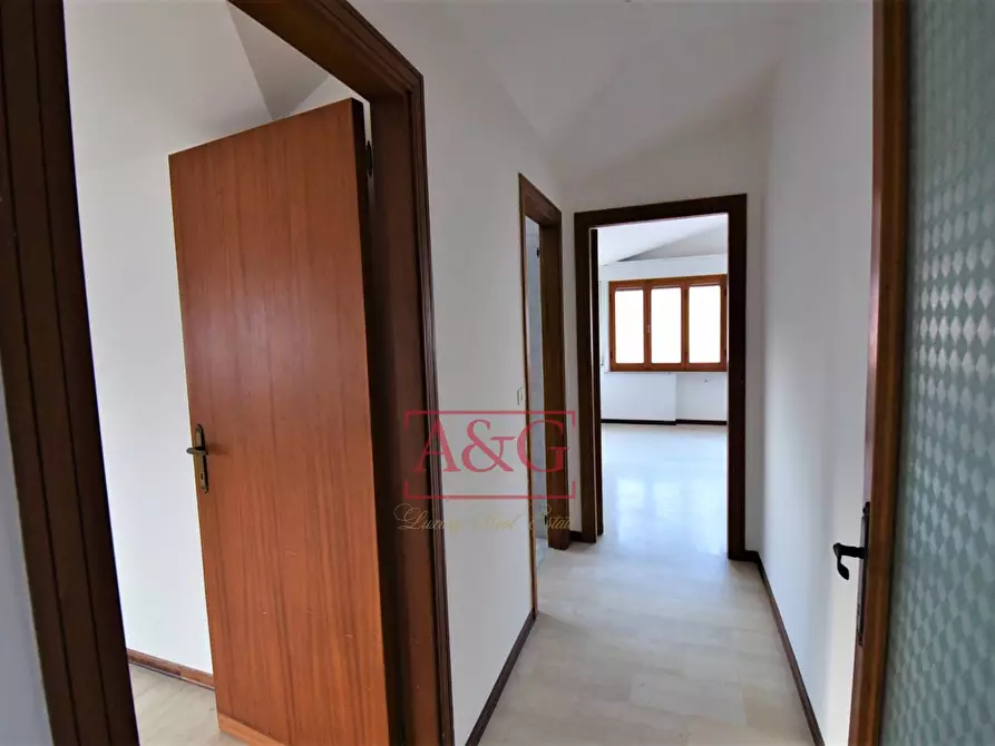 Immagine 12 di Attico in vendita  in Via Aldo Moro 22 a Amandola