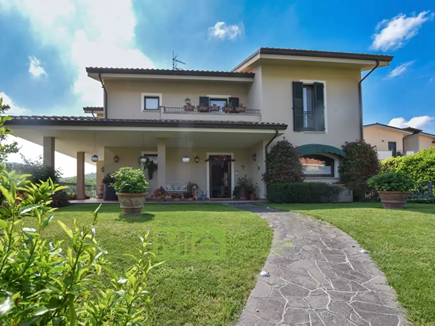 Immagine 1 di Villa in vendita  in Via Abbadia a Monterubbiano