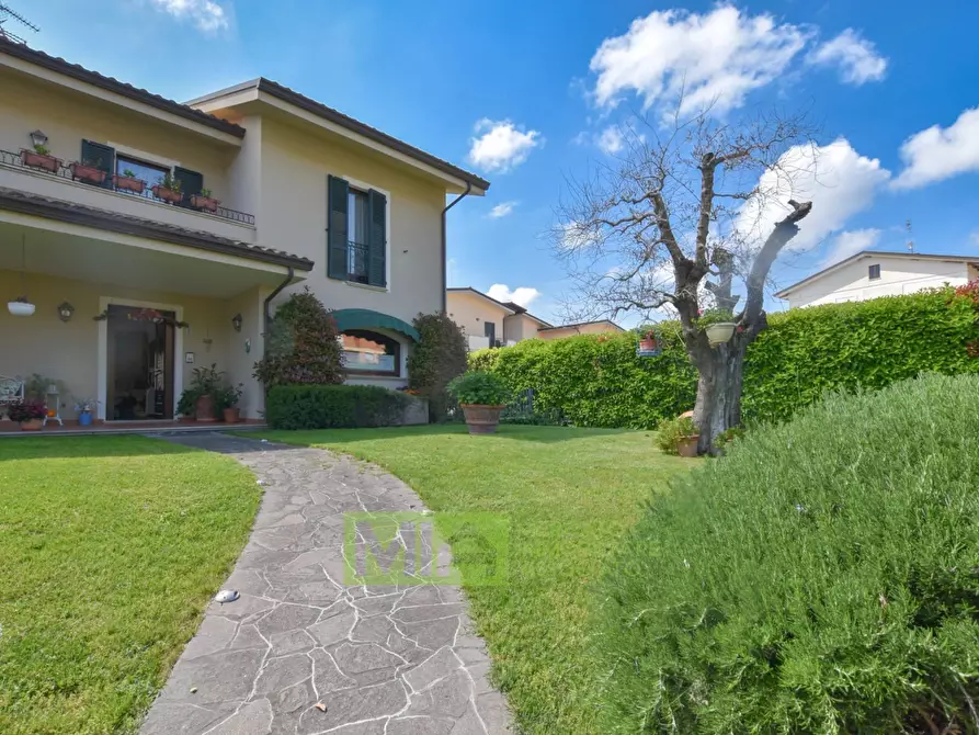 Immagine 2 di Villa in vendita  in Via Abbadia a Monterubbiano