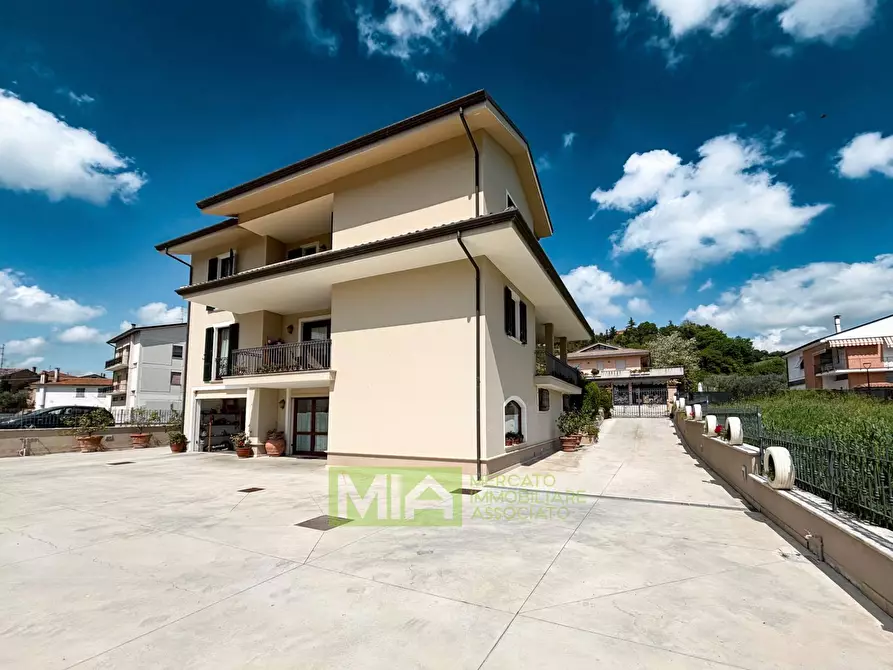 Immagine 91 di Villa in vendita  in Via Abbadia a Monterubbiano