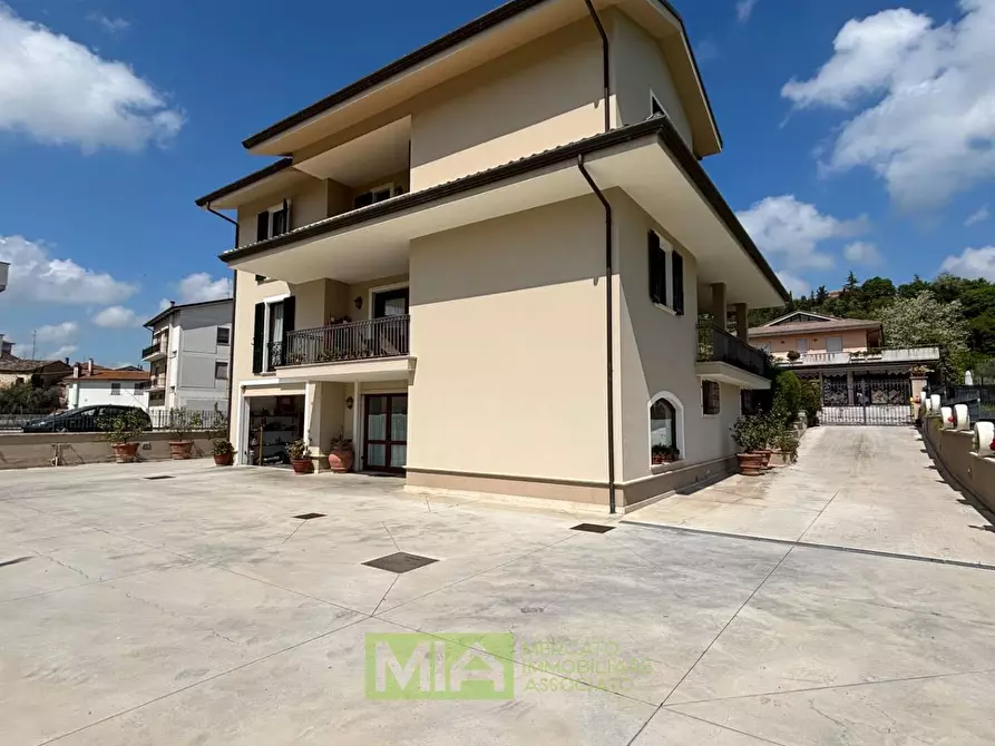 Immagine 92 di Villa in vendita  in Via Abbadia a Monterubbiano