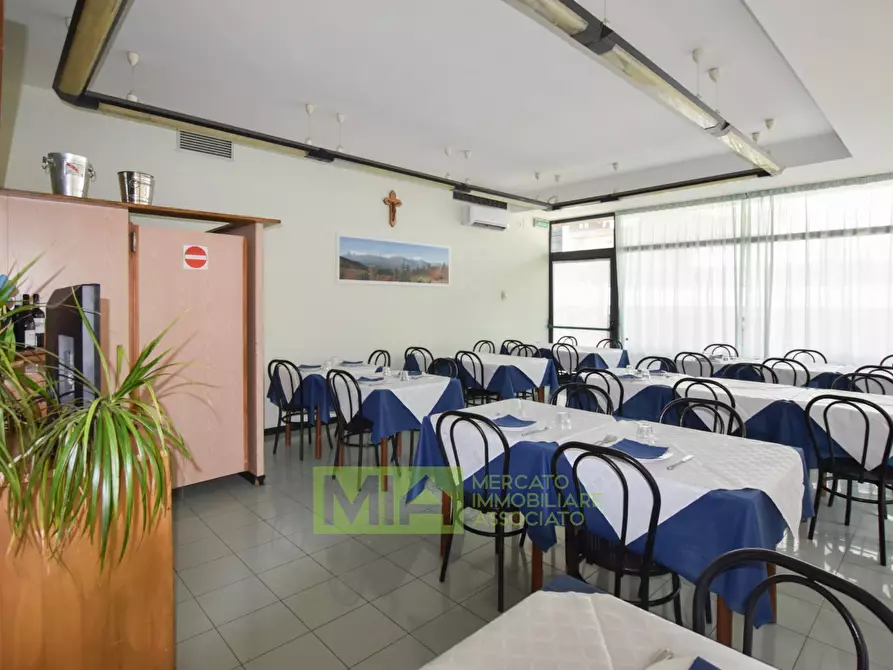 Immagine 4 di Attività commerciale in vendita  in Via Aldo Moro a Comunanza