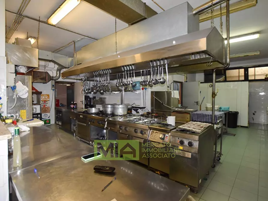 Immagine 6 di Attività commerciale in vendita  in Via Aldo Moro a Comunanza