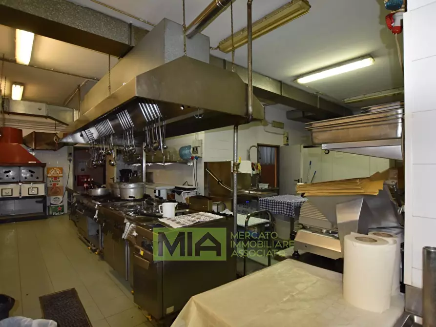 Immagine 7 di Attività commerciale in vendita  in Via Aldo Moro a Comunanza