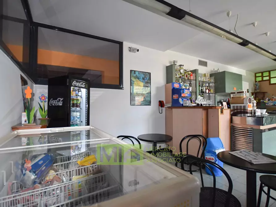 Immagine 9 di Attività commerciale in vendita  in Via Aldo Moro a Comunanza
