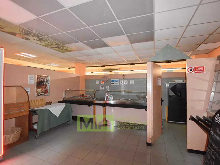 Immagine 12 di Attività commerciale in vendita  in Via Aldo Moro a Comunanza