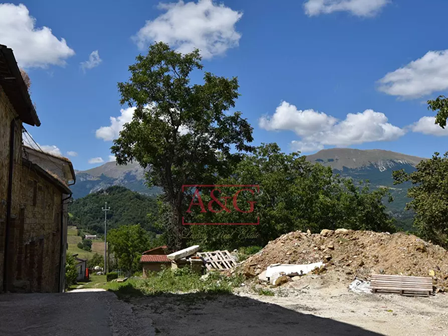 Immagine 29 di Casa indipendente in vendita  in VILLA SALVI a Amandola