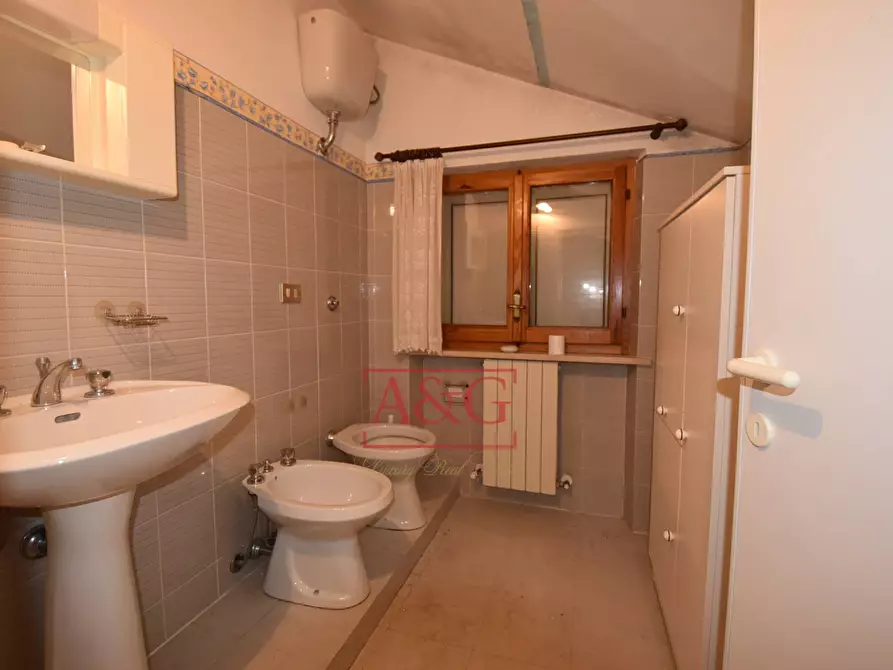 Immagine 10 di Villetta a schiera in vendita  in Via Giacomo Leopardi a Fiastra