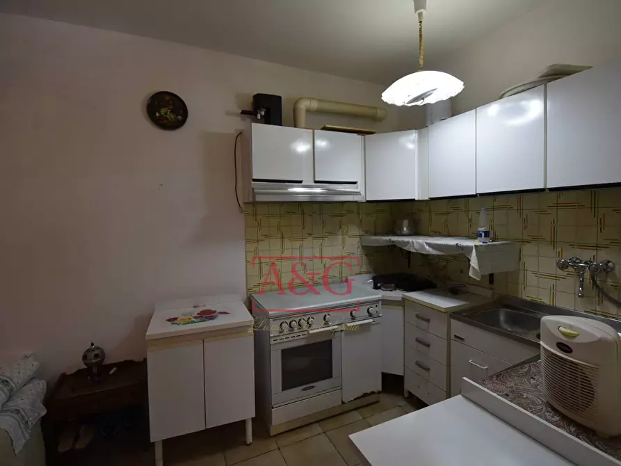 Immagine 13 di Villetta a schiera in vendita  in Via Giacomo Leopardi a Fiastra