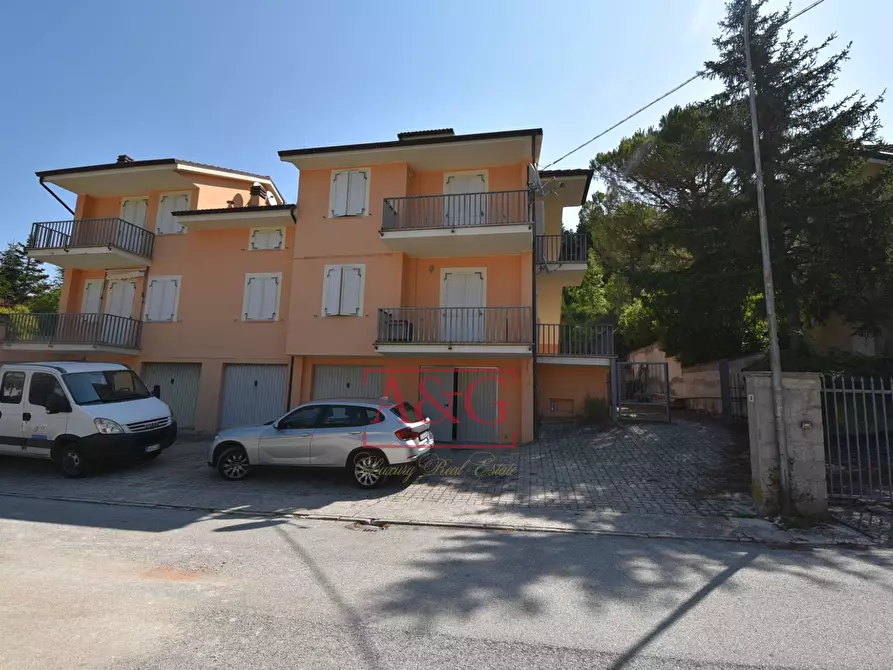 Immagine 3 di Villetta a schiera in vendita  in Via Giacomo Leopardi a Fiastra