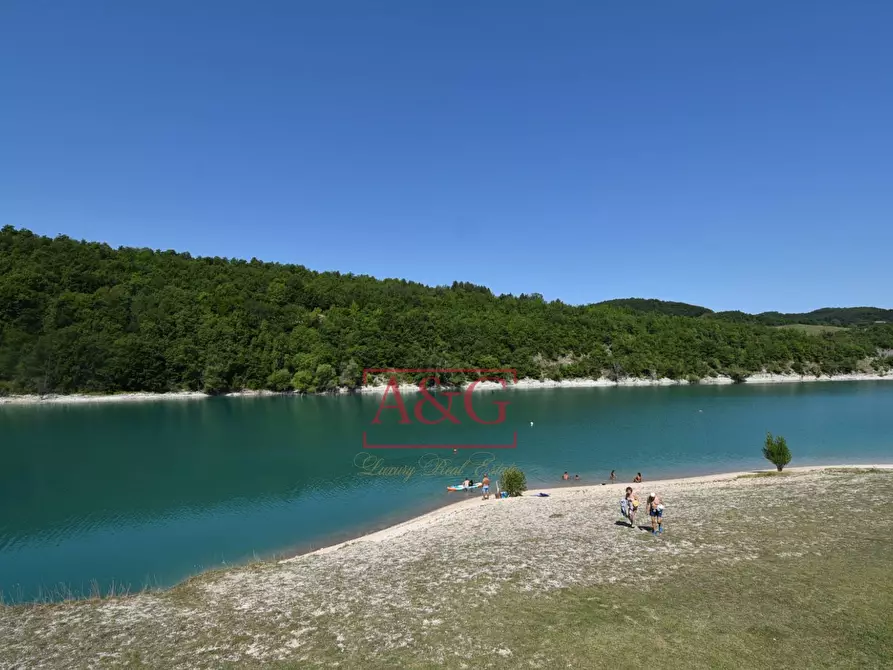 Immagine 22 di Villetta a schiera in vendita  in Via Giacomo Leopardi a Fiastra