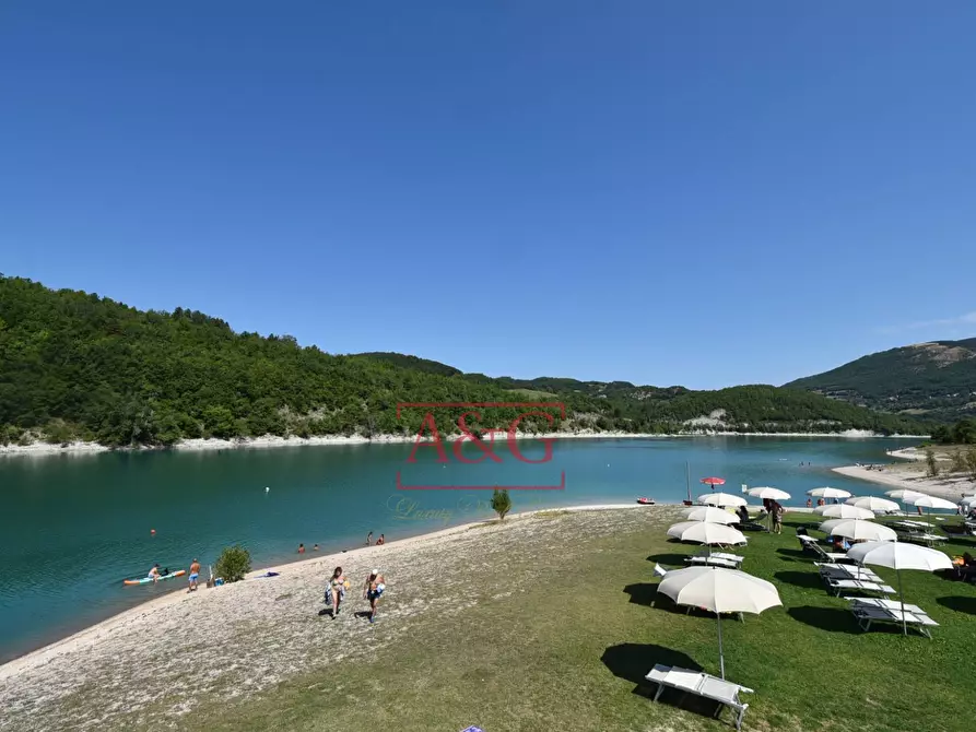 Immagine 23 di Villetta a schiera in vendita  in Via Giacomo Leopardi a Fiastra
