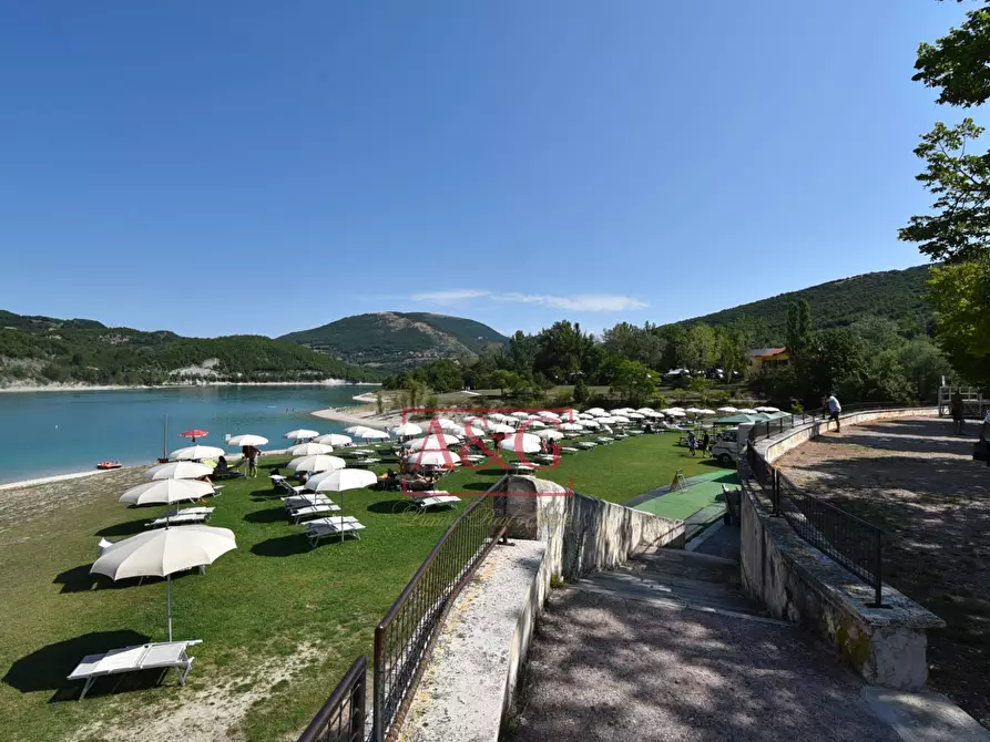 Immagine 24 di Villetta a schiera in vendita  in Via Giacomo Leopardi a Fiastra