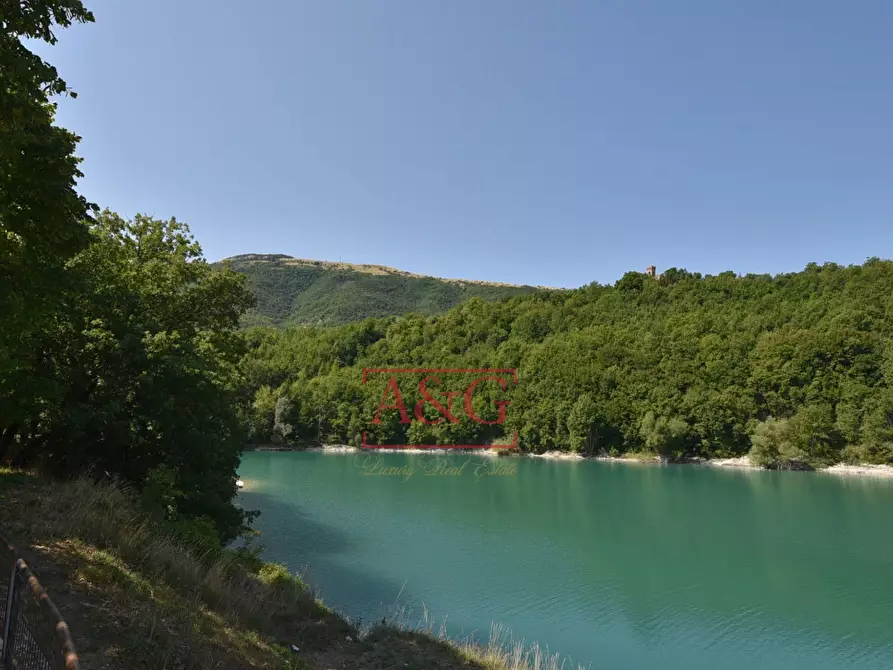 Immagine 25 di Villetta a schiera in vendita  in Via Giacomo Leopardi a Fiastra