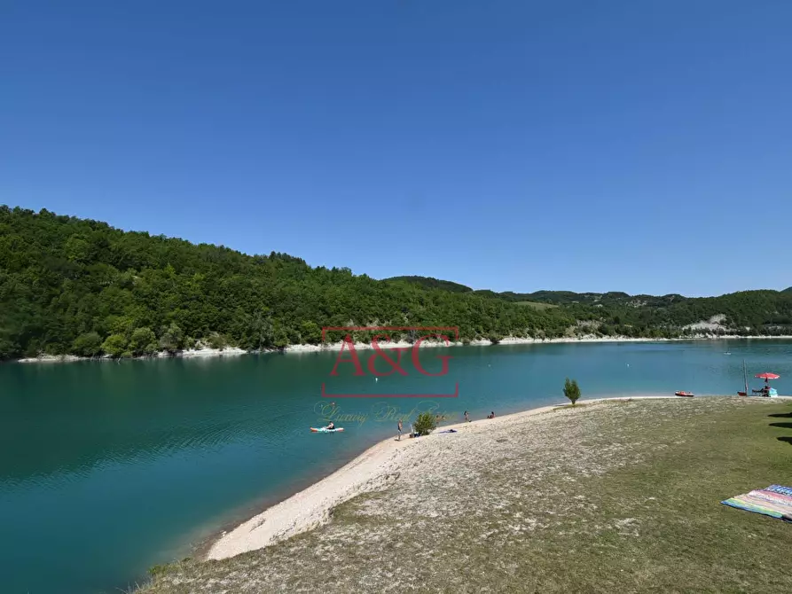 Immagine 26 di Villetta a schiera in vendita  in Via Giacomo Leopardi a Fiastra