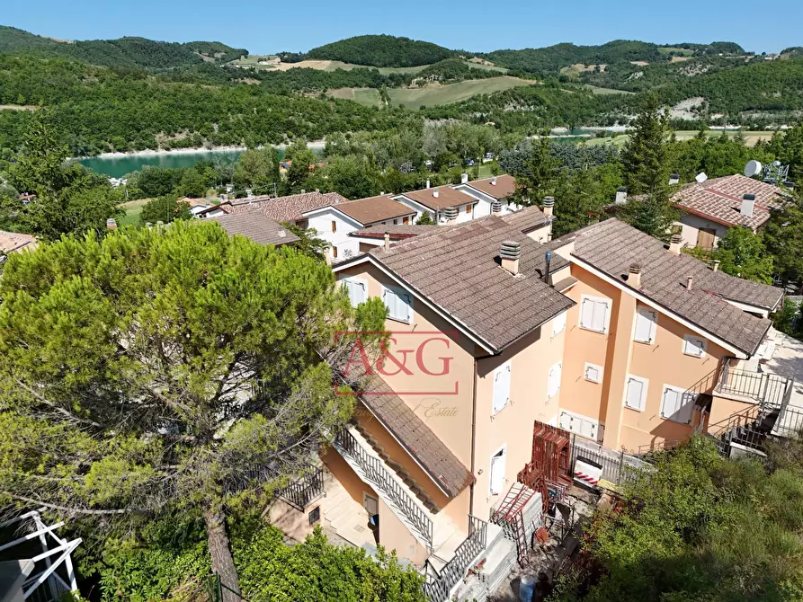 Immagine 33 di Villetta a schiera in vendita  in Via Giacomo Leopardi a Fiastra