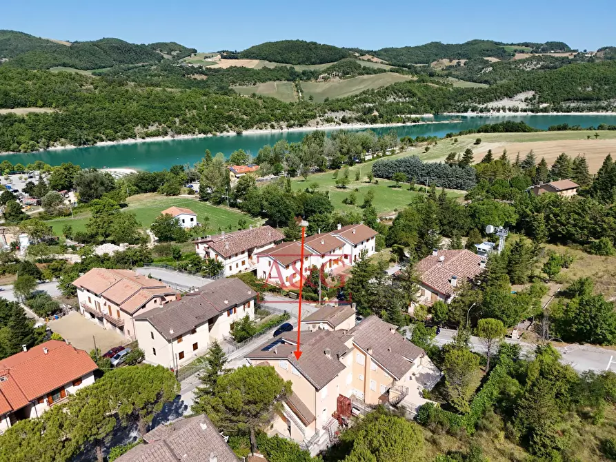 Immagine 34 di Villetta a schiera in vendita  in Via Giacomo Leopardi a Fiastra