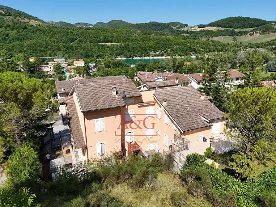 Immagine 35 di Villetta a schiera in vendita  in Via Giacomo Leopardi a Fiastra