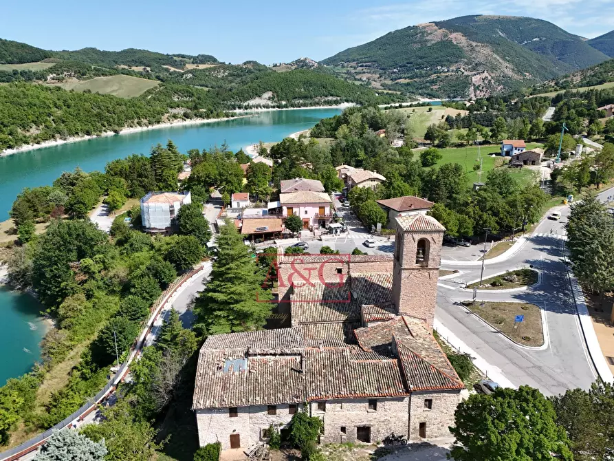 Immagine 36 di Villetta a schiera in vendita  in Via Giacomo Leopardi a Fiastra