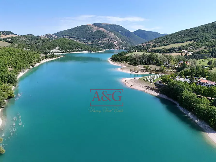 Immagine 38 di Villetta a schiera in vendita  in Via Giacomo Leopardi a Fiastra