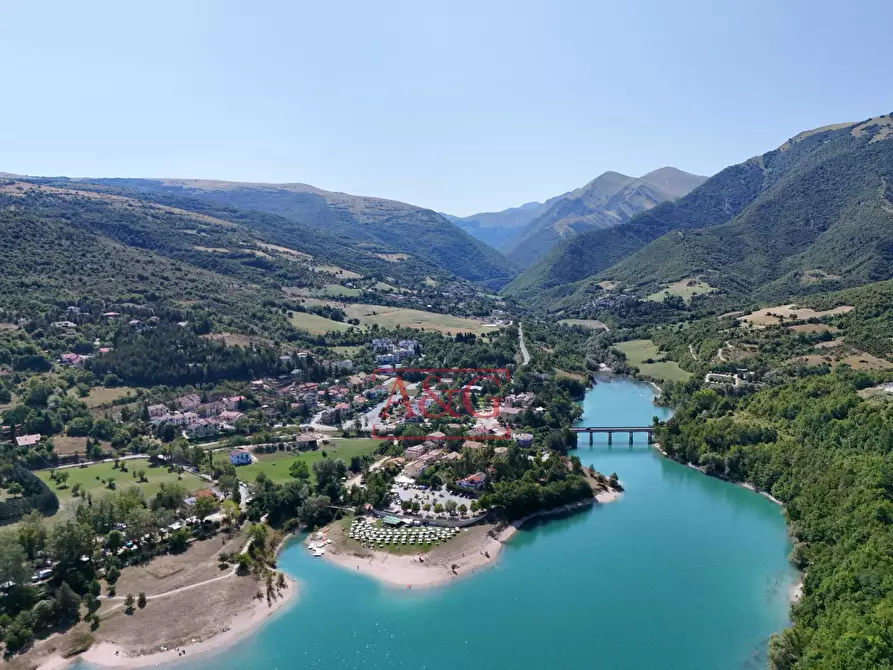 Immagine 41 di Villetta a schiera in vendita  in Via Giacomo Leopardi a Fiastra