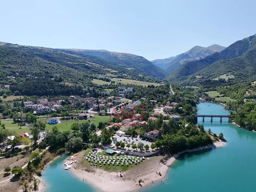 Immagine 42 di Villetta a schiera in vendita  in Via Giacomo Leopardi a Fiastra