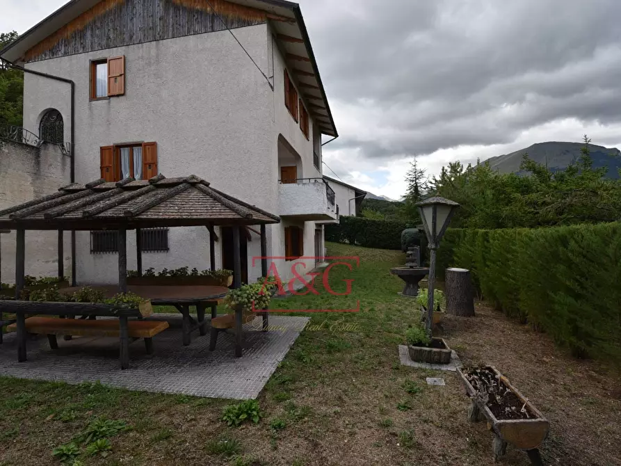 Immagine 6 di Villa in vendita  in Località Montazzolino a Montefortino