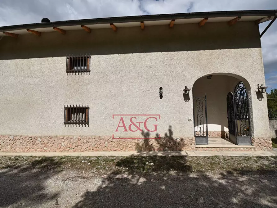 Immagine 48 di Villa in vendita  in Località Montazzolino a Montefortino