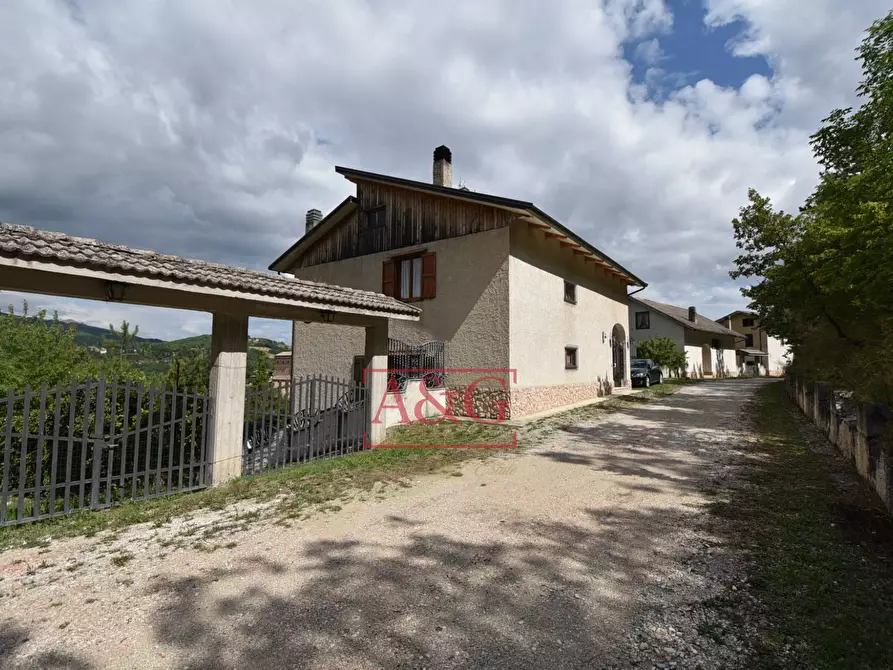 Immagine 49 di Villa in vendita  in Località Montazzolino a Montefortino